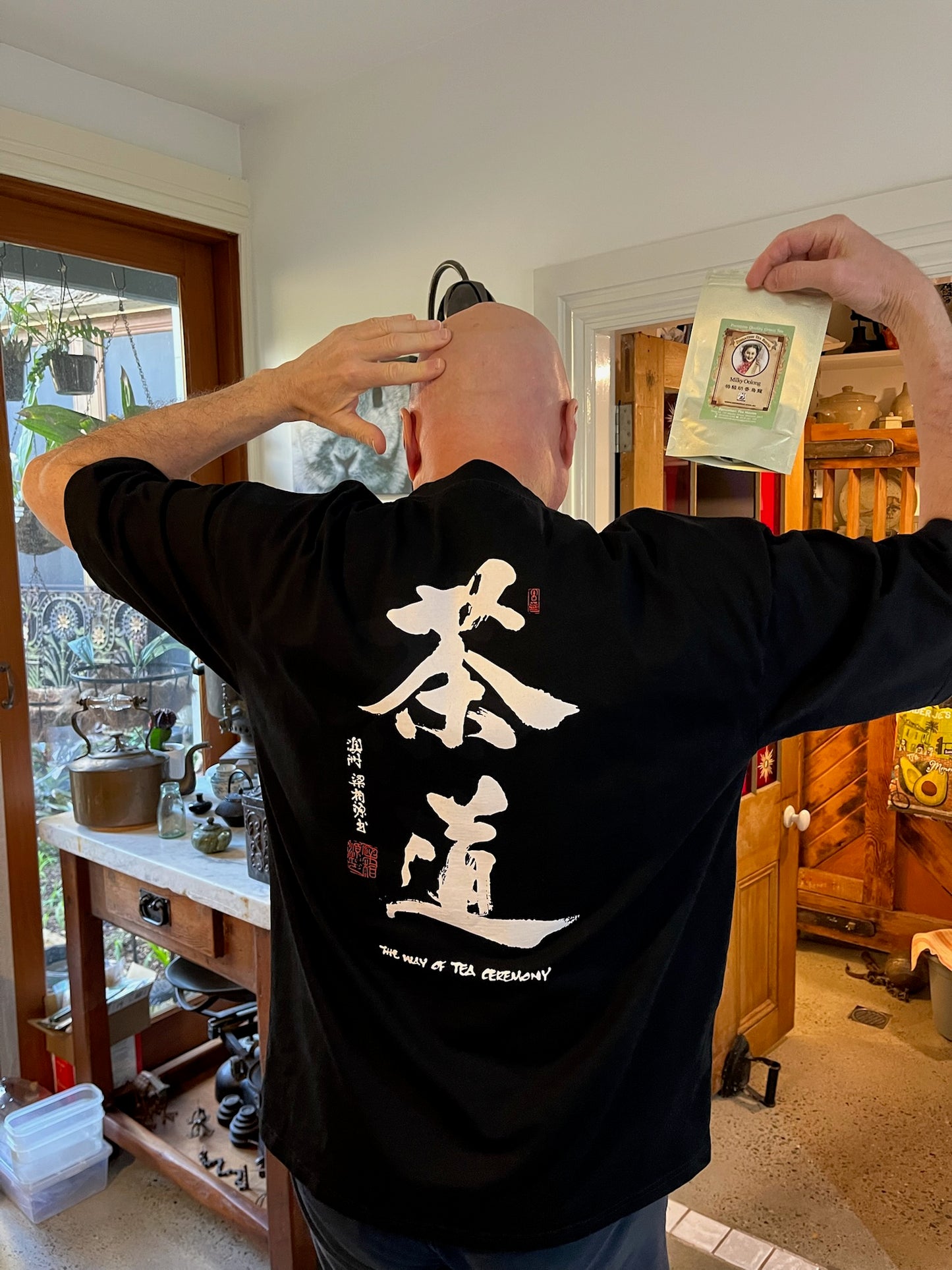 (The Way of Tea , 茶道)Exclusive Meaningful Chinese Calligraphy T-Shirt by Raymond Leung @Zensation Teahouse
