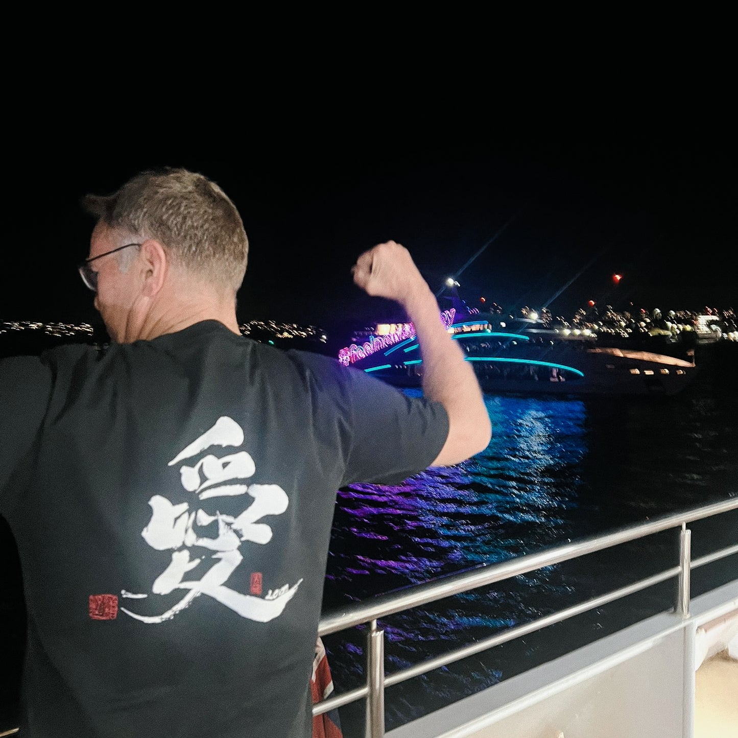 (Love , 愛）Exclusive Meaningful Chinese Calligraphy T-Shirt by Raymond Leung @Zensation Teahouse